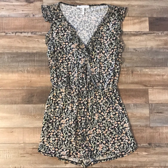 🌟BCBG Floral Romper🌟 - Picture 1 of 6